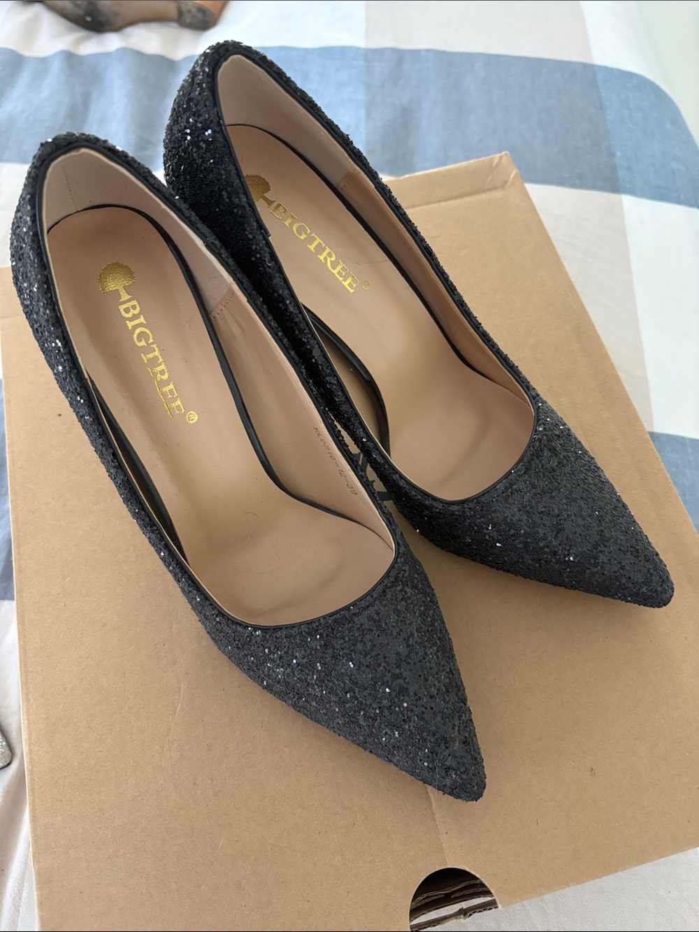 BIGTREE Black Glitter and Shine Pointed Toe Ornate Leaf Heel Size EU 39 / US 8